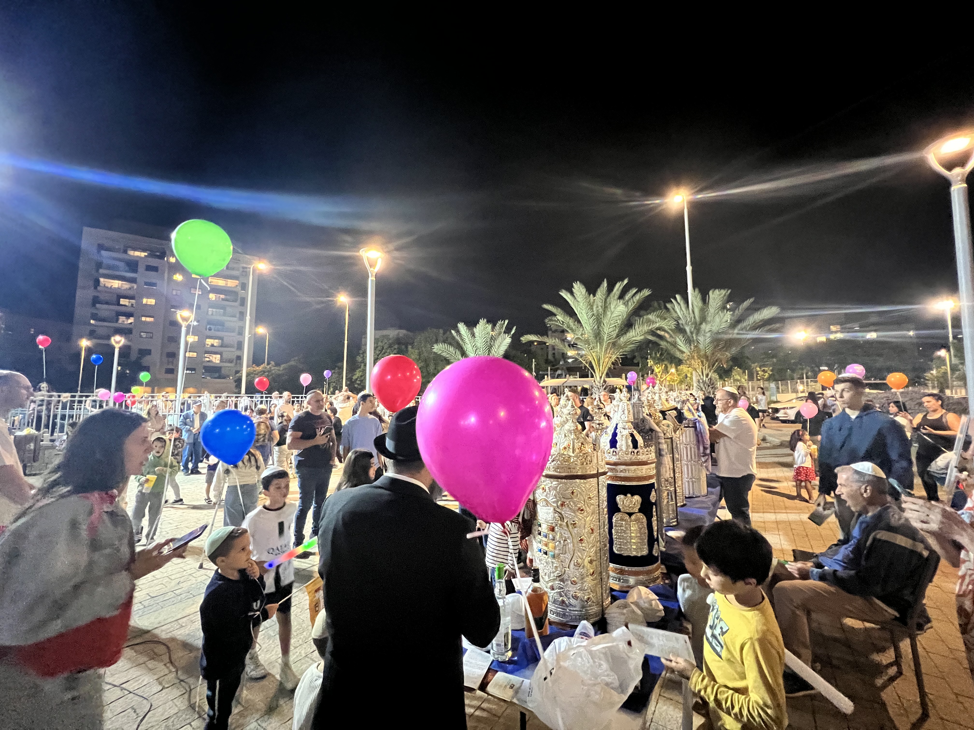 ספר תורה ראשון של הקפות שניות בסביוני נצר נס ציונה